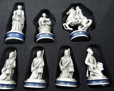 Το Σκάκι της Επανάστασης του 1821, Αλαβάστρινη σκακιέρα, με πιόνια από κασσίτερο.