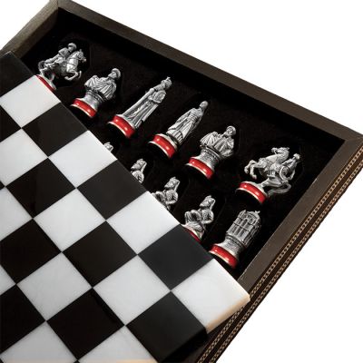 Το Σκάκι της Επανάστασης του 1821, Αλαβάστρινη σκακιέρα, με πιόνια από κασσίτερο.