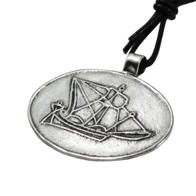 Ship, Silver Key-ring with carving of a sponge sailing ship, in silver 925°.